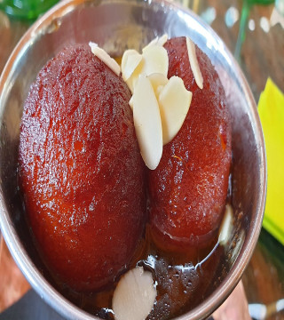 Snacks & Sweets›Sweets, Chocolate & Gum›Indian Sweets›Gulab Jamuns